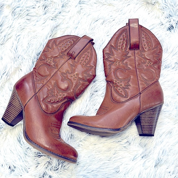 MIA Western Heeled Cowgirl Studded Boots w/Stitching
Brown Bronze Dressy Boots 8 - Picture 2 of 16